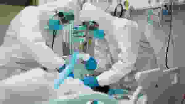 Doctors inserting ventilator