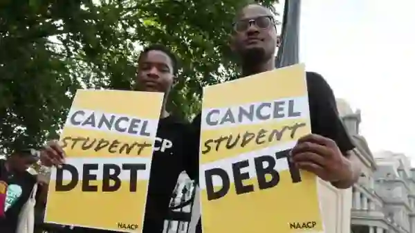 Students on Student Loan Settlement [Photo: Marketplace.org]