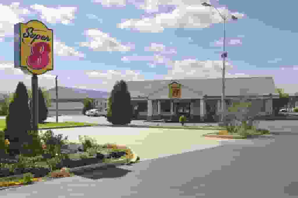 Super 8 Mountain Inn in Monteagle, Tennessee