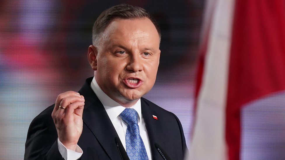 Polish President Andrzej Duda witnessed a live-fire demonstration during the visit. (Photo: BBC)